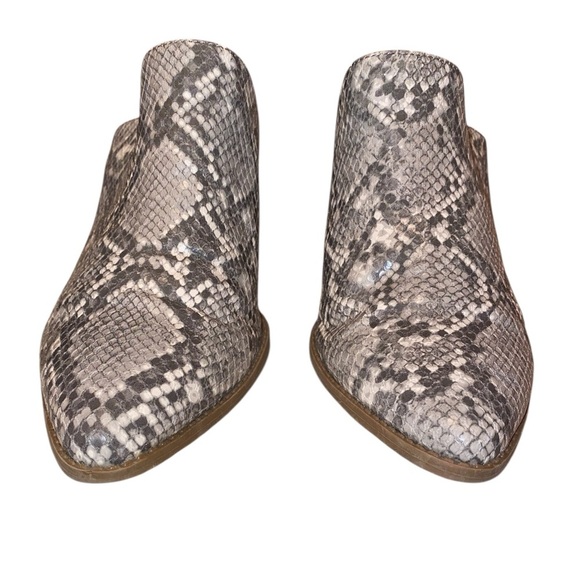 KAARI BLUE “Eliza” Faux Snakeskin Leather 3-1/2” Block Heels Slip On Style Mules - Picture 2 of 8